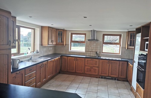 Skibbereen House | Beacon View House, 4-Beds, Sleeps 8, Parking