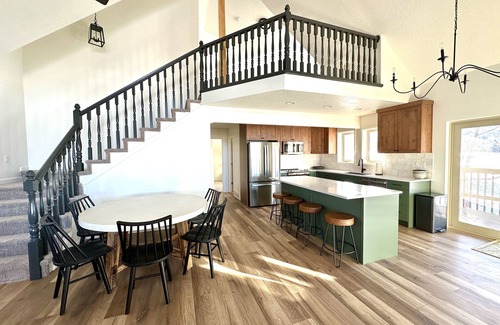 Sweetwater Cabin | Bear Lake Cabin on golf course. Ideal Beach access, private hot tub, hammocks!