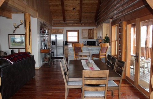 Hulett Cabin | Bear Lodge cozy is a 3 bedroom cabin located @ Golf Course at Devil's Tower.