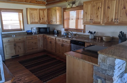 Hulett Cabin | Bear Lodge cozy is a 3 bedroom cabin located @ Golf Course at Devil's Tower.