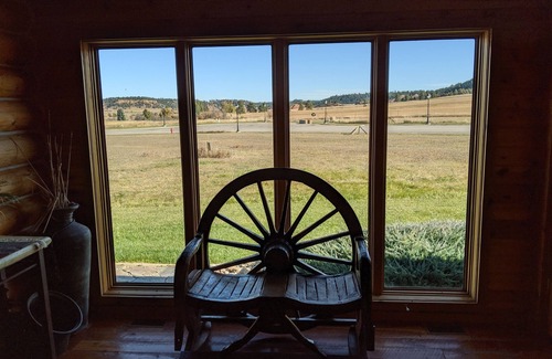 Hulett Cabin | Bear Lodge cozy is a 3 bedroom cabin located @ Golf Course at Devil's Tower.