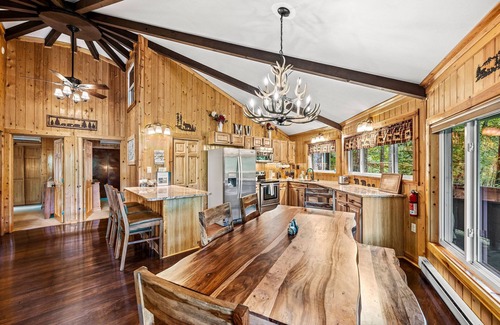 Maggie Valley Cabin | Beary Round Retreat - Views, 3 Master Suites, Minutes to Downtown, Large Deck!