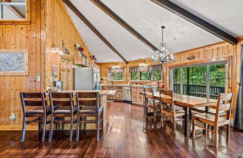 Maggie Valley Cabin | Beary Round Retreat - Views, 3 Master Suites, Minutes to Downtown, Large Deck!