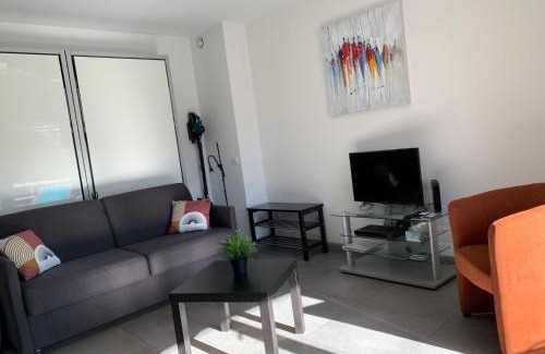 Sanary-sur-Mer Apartment | Beau Studio climatisé, parking privé Sanary centre