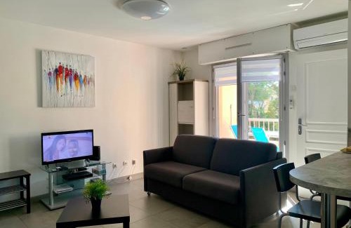 Sanary-sur-Mer Apartment | Beau Studio climatisé, parking privé Sanary centre