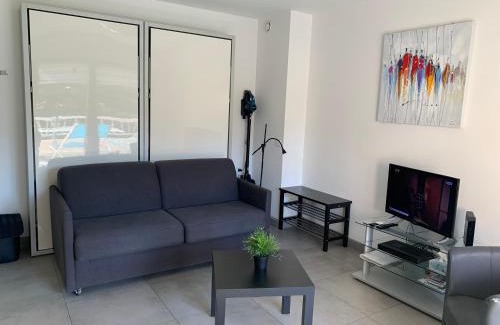 Sanary-sur-Mer Apartment | Beau Studio climatisé, parking privé Sanary centre