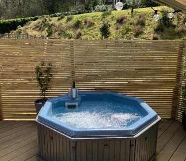 Headley Down Cabin | Beauslodge Authentic Log Cabin With Private Hot Tub