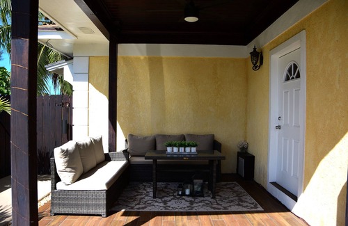 Coral Harbour Apartment | Beautiful 1 Bed 1 Bath Apartment with pool and with walking distance to beach