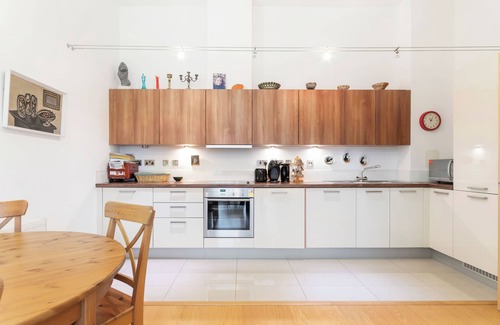 Southfield Apartment | Beautiful 1-Bed Apt w/Balcony in Shepherd's Bush