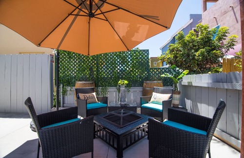 Mission Beach House | Beautiful 1B1B beach condo sleeps 4 with FREE Parking and dog friendly