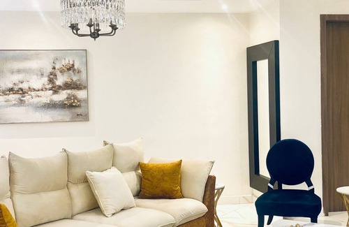 Lekki Phase 1 Apartment | Beautiful 2 bed flat in much sought after estate