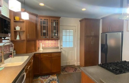 Parkside House | BEAUTIFUL 2 BEDROOM 1930S HOME IN POPULAR PARK-SIDE. Two miles to River front