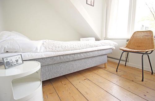 Helmersbuurt House | Beautiful 2 floor Vondelpark apartment.