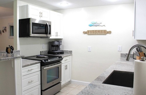 Alabama Grove Terrace House | Beautiful 2bd with River Views & Amazing Sunsets