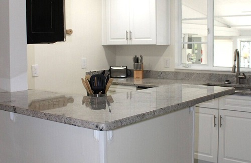 Alabama Grove Terrace House | Beautiful 2bd with River Views & Amazing Sunsets