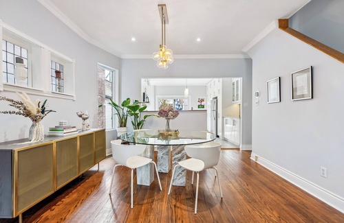 The Beach Triangle House | Beautiful 3 Bedroom Spacious Home in the Beaches w/Parking