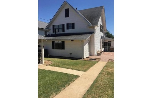 Cushing House | -Beautiful 4.5 BR/4 Ba home with 2 car garage