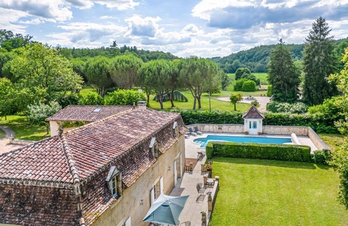 Bourdeilles Villa | Beautiful 4 Bedroom Villa with Private Pool and Starlink WIFI