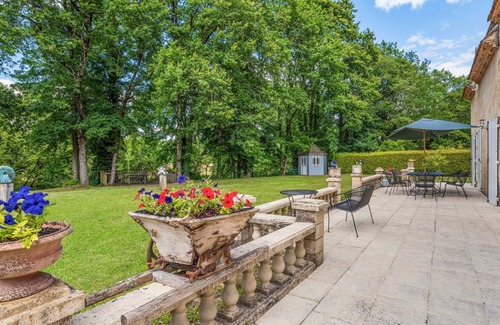 Bourdeilles Villa | Beautiful 4 Bedroom Villa with Private Pool and Starlink WIFI