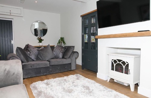 Cranleigh Apartment | Beautiful 4 bedroom house