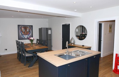 Cranleigh Apartment | Beautiful 4 bedroom house