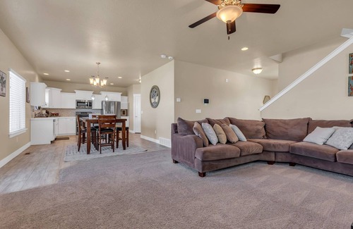 Vineyard House | Beautiful 4bed, 3 bath-Vineyard home by UVU, BYU and Provo Canyon