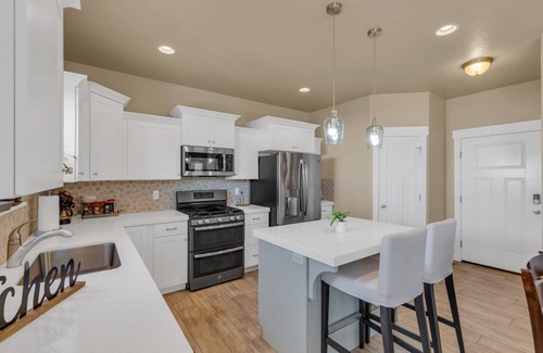 Vineyard House | Beautiful 4bed, 3 bath-Vineyard home by UVU, BYU and Provo Canyon