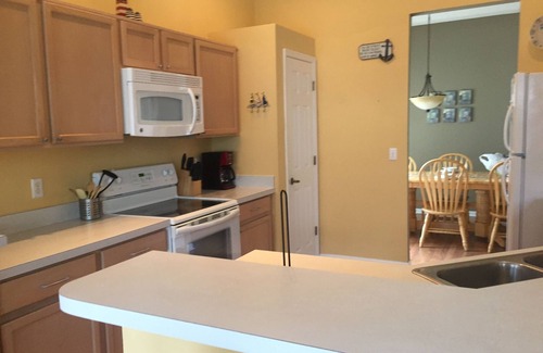 Lake Davenport Estates House | Beautiful 5 Bedroom House with pool near all parks!