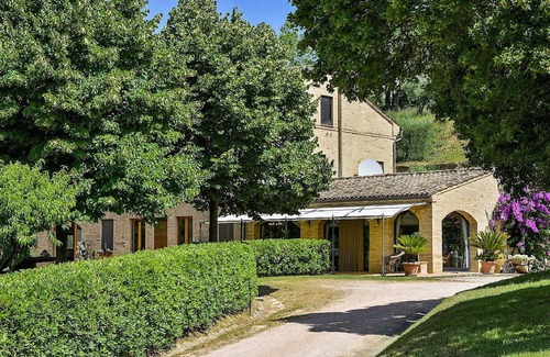 Mogliano Villa | Beautiful 7 bedroom villa with large private pool and spectacular gardens