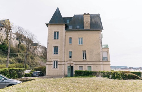 Trouville-sur-Mer Apartment | Beautiful 90m² seafront apartment