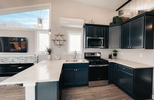 Reno House | Beautiful and Elegant River Front Cottage