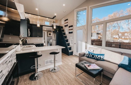 Reno House | Beautiful and Elegant River Front Cottage