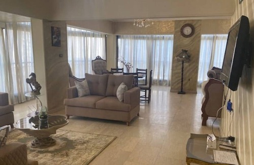 Al Duqqi Apartment | Beautiful apartment view to Nile with jacuzzi