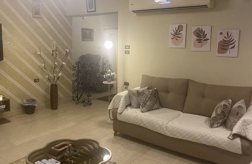 Al Duqqi Apartment | Beautiful apartment view to Nile with jacuzzi