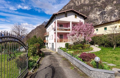 Novate Mezzola Apartment | Beautiful apartment for 6 guests with WIFI, TV, patio and pets allowed
