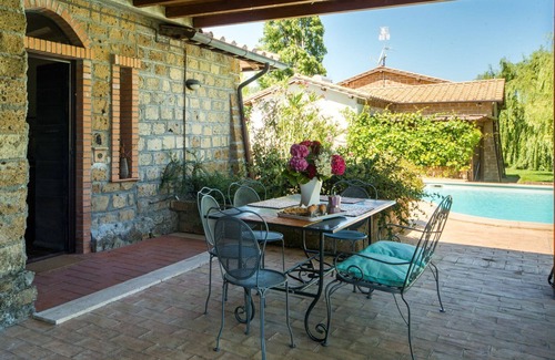 Montefiascone Villa | Beautiful apartment in villa with pool, hot tub, WIFI, TV, patio, pets allowed and panoramic view