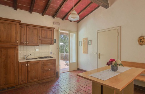 Monteriggioni Villa | Beautiful apartment in villa with pool, WIFI, TV, patio, pets allowed and panoramic view