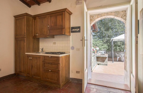 Monteriggioni Villa | Beautiful apartment in villa with pool, WIFI, TV, patio, pets allowed and panoramic view