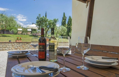 Lamporecchio Villa | Beautiful apartment in villa for 14 guests with private pool, WIFI, TV, balcony and pets allowed