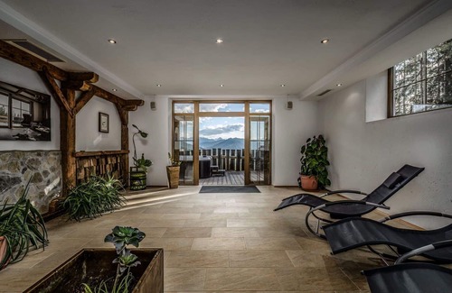 Pfarrwerfen House | Beautiful apartment in villa for 6 guests with WIFI, TV, terrace, pets allowed and parking