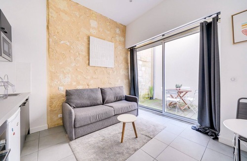 Meriadeck Apartment | Beautiful apartment Bordeaux with private terrace
