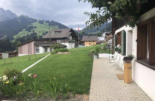 Adelboden Apartment | Beautiful apartment for 2 people with WIFI and balcony
