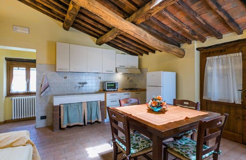 Pescia House | Beautiful apartment in villa for 6 guests with WIFI, pool, TV and terrace