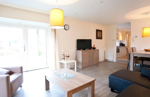 Schaarsbergen House | Beautiful apartment in villa for 4 guests with WIFI, pool, TV and terrace