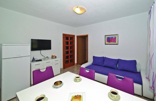 Trogir Apartment | Beautiful apartment in Trogir with WiFi