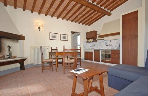 Montalcino Apartment | Beautiful apartment for 3 people with pool, A/C, TV, pets allowed and panoramic view