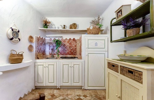 Capo d'Orso Apartment | Beautiful apartment for 2 people with A/C, TV and pets allowed