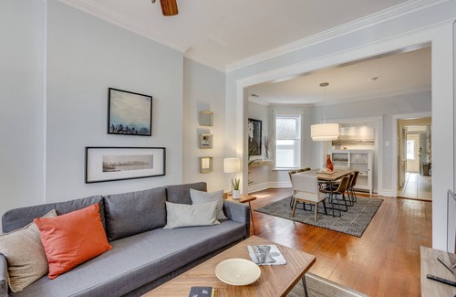 West Lakeview Condo | Beautiful Apartment Just Steps to Great Live Music Venues and World Famous Chicago Nightlife by RedAwning