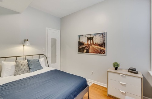 West Lakeview Condo | Beautiful Apartment Just Steps to Great Live Music Venues and World Famous Chicago Nightlife by RedAwning