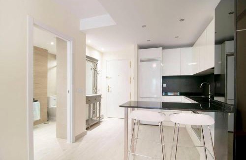 El Viso Apartment | Beautiful Apartment next to Santiago Bernabeu by Batuecas